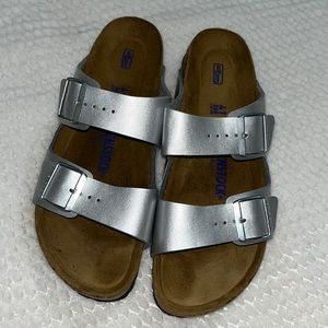 BIRKENSTOCK Arizona Soft Footbed Leather Womens Metallic Silver Sandals